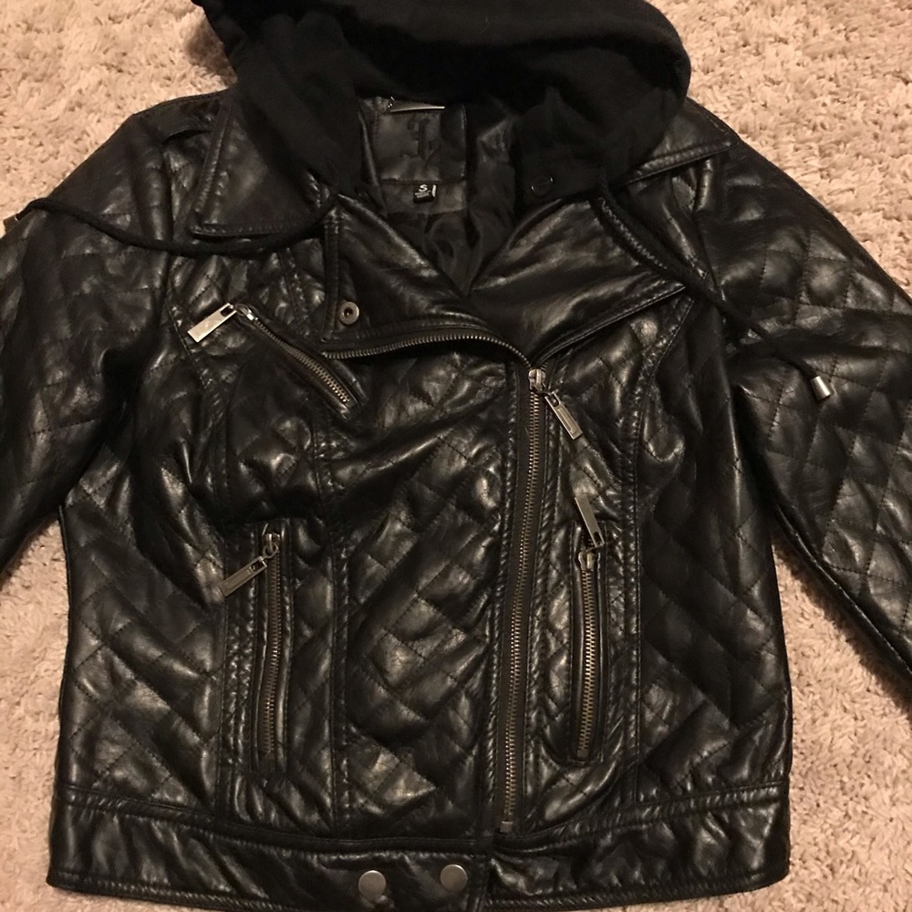 Women’s cropped biker jacket w/ hood
